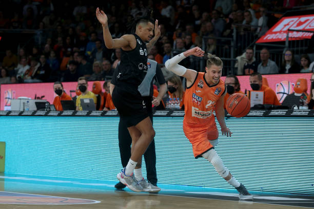 递配合边路 递配合边路