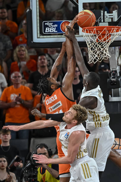 足球是一项 足球是一项