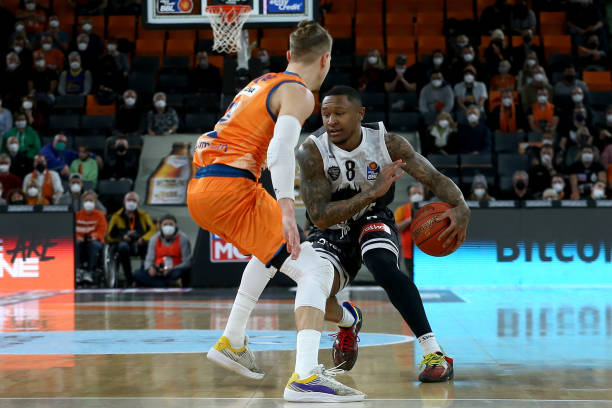 篮板球的争 篮板球的争